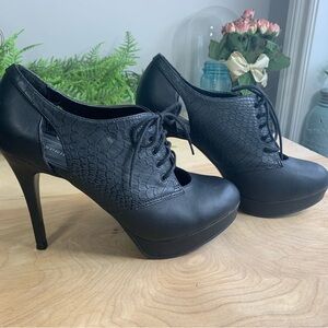 Black lace up ankle boots, size 10, Call it Spring